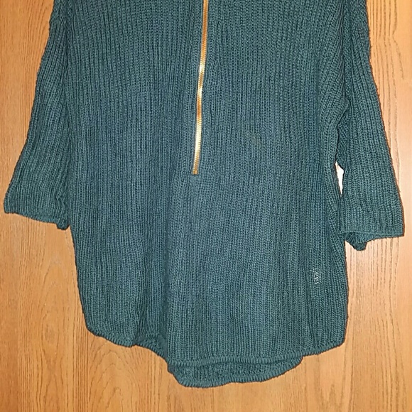 Green sweater - Picture 3 of 7